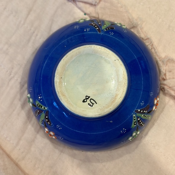 Small Ceramic Bowl - Picture 5 of 7